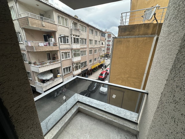 CENNET MAHALLESINDE YENI BINA FERHA 3+1METROBÜSE 3 DAKIKA
