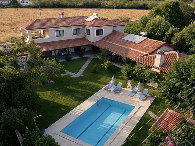 DALYAN MERKEZDE 1.219 M² ARSA ÜZERINDE TURIZM RUHSATLI ÖZEL TASARIM LÜKSVILLA
