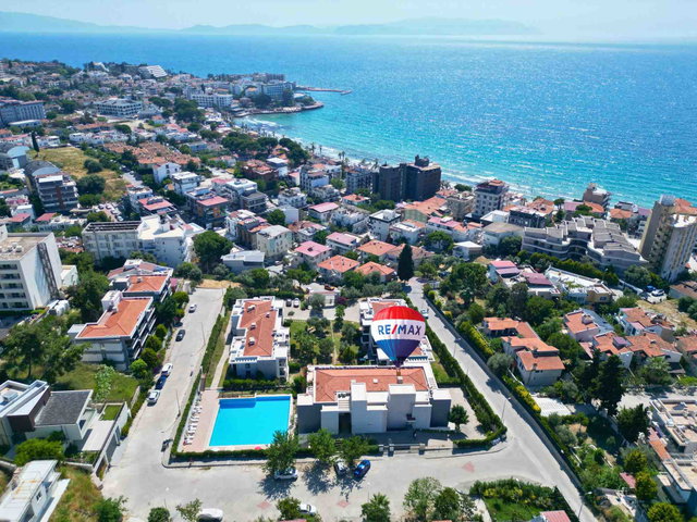 DENIZE 200 METRE, GENIŞ BAHÇE KULLANIMLI MODER 1.5+1 DAIRE