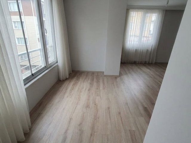 İÇERENKÖY'DE FERAH 2+1 SATILIK DUBLEKS DAİRE