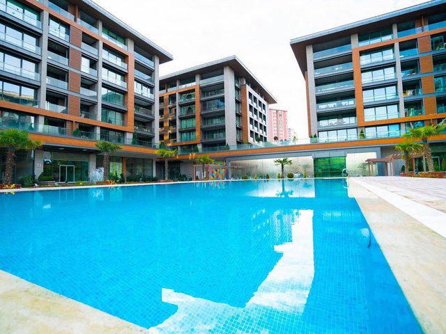 REMAX LAVANDA'DAN GOLDEN LIFE SİTESİNDE 3,5+1 HAVUZ CEPHELİ DAİRE