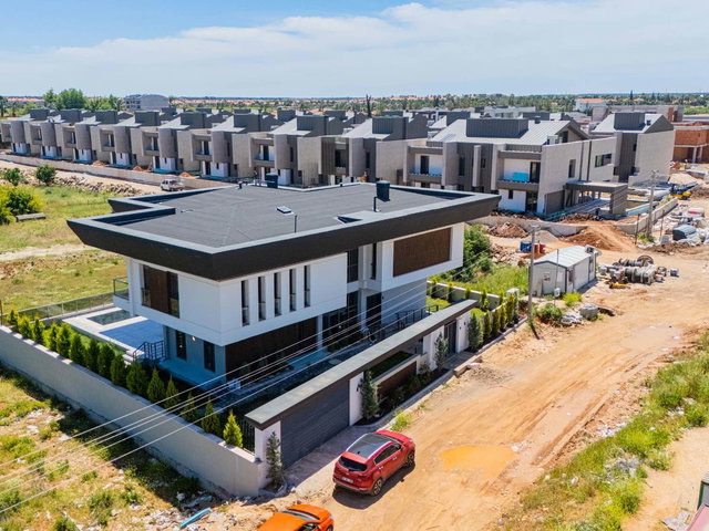 ALTINKALE MAHALLESİNDE 5+1 SATILIK MÜSTAKİL VİLLA