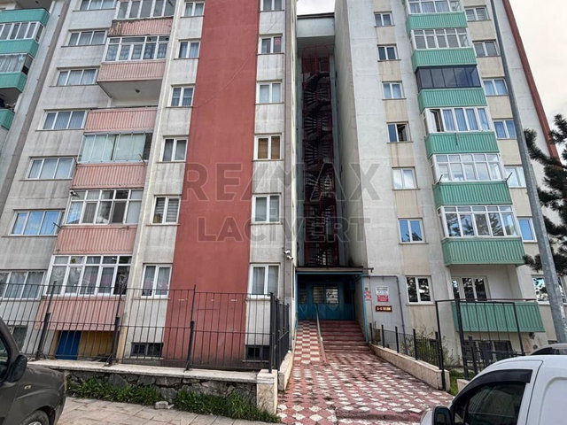 RE/MAX LACİVERT'TEN HİLALKENT'TE SATILIK 3+1 DAİRE