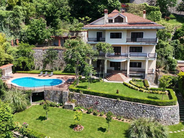 REMAX 7TEPE'DEN ACARKENT'TE A TIPI BÜYÜK BAHÇELI SATILIK VILLA
