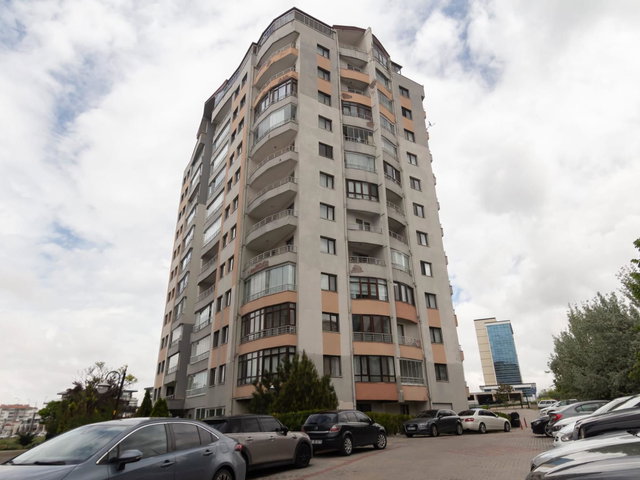 BAĞLICA' NIN MERKEZ NOKTASINDA ARA KAT SATILIK 4+1 DAIRE