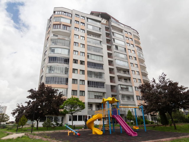 BAĞLICA' NIN MERKEZ NOKTASINDA ARA KAT SATILIK 4+1 DAIRE