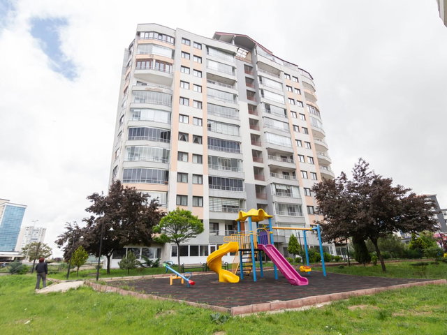 BAĞLICA' NIN MERKEZ NOKTASINDA ARA KAT SATILIK 4+1 DAIRE