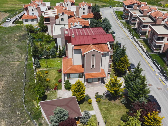 ŞEHITALIDE GENIŞ BAHÇELI 6+2 KIRALIK VILLA/REMAX ENBATI