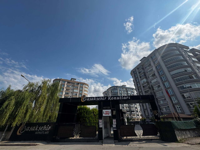 DURUŞEHIR'DE SITE İÇERISINDE GENİŞ 3+1 SATILIK DAIRE