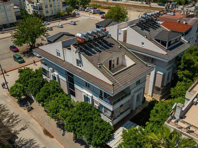 HEM ŞEHRIN MERKEZINDE HEM DE DENIZIN YANI BAŞINDA SATILIK DUBLEKS DAİRE
