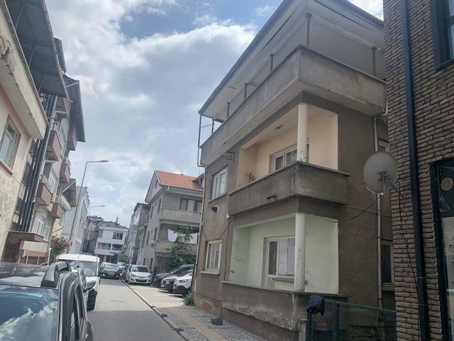REMAX DESİGN ADAPAZARI CUMHURİYET MAHALLESİ 540 M2 3 KATLI KAGİR BİNA