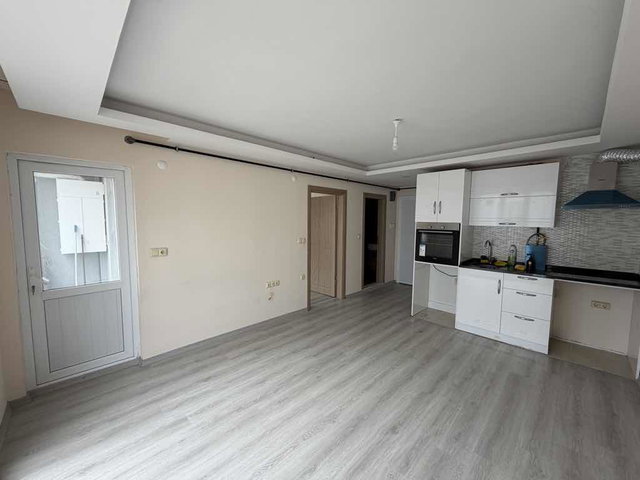 KÖRFEZ LİMONPARK EVLERİ’NDE GENİŞ BALKONLU ARA KAT 1+1 KİRALIK DAİRE