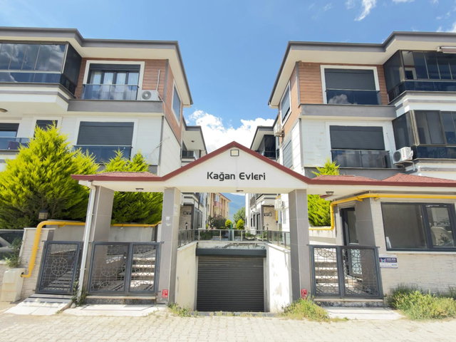 AKÇAY YASA AVM ARKASI  KAAN EVLERİ'NDE SATILIK 2+1 DAİRE