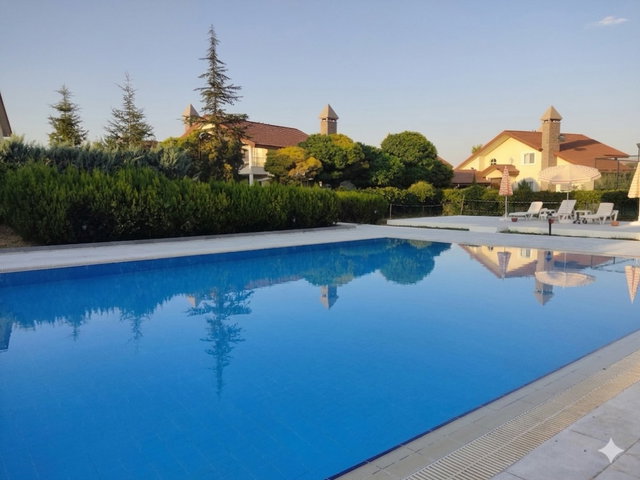 GÖLBAŞI BAHÇELIEVLER 'DE SATILIK 6+1 HAVUZLU SITE İÇINDE VILLA