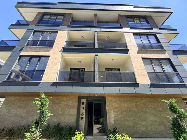 BEYLIKDÜZÜ GARDEN SEA KAVAKLIDA TAPUYA İŞLI BAHÇELI 3+1 DUBLEKS