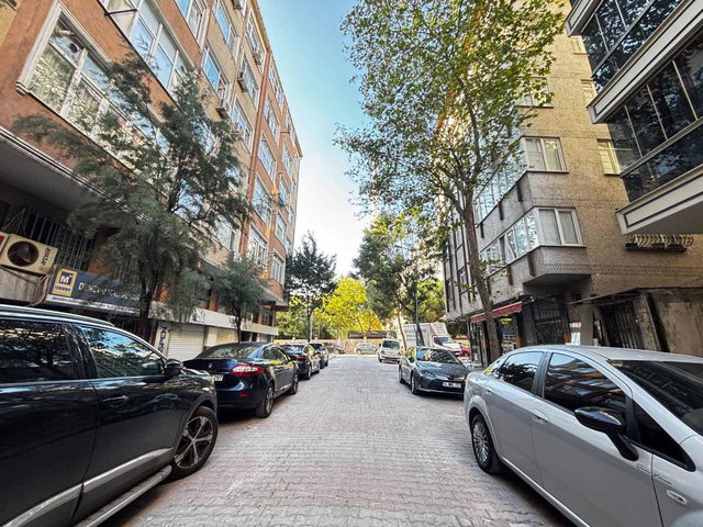 BAHÇELIEVLER-ŞIRINEVLER'DE 4+1 SATILIK DAIRE