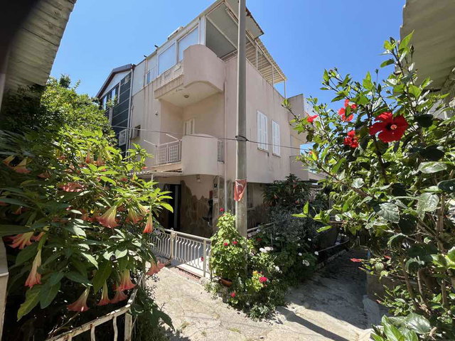 AYDINKENT SİTESİNDE BAHÇELİ DENİZ MANZARALI 3+1 TRİPLEKS VİLLA