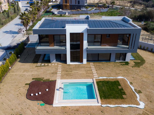 KUŞADASI GOLF RESORT ÖNÜNDE SATILIK 5+1 LÜKS  HAVUZLU VİLLA