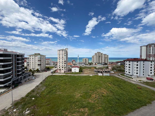 YEŞİLDERE MAHALLESİ'NDE EŞYALI, DENİZ MANZARALI SATILIK 1+1 DAİRE