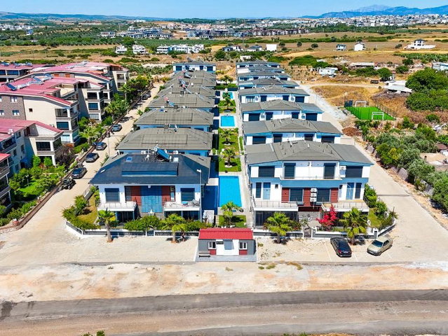 ACİL 1 HAFTALIĞINA FİYAT DÜŞTÜ HAVUZLU SİTE İÇİNDE SATILIK VİLLA