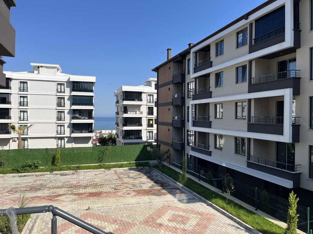 HAVUZLU SİTE İÇİNDE 1+1