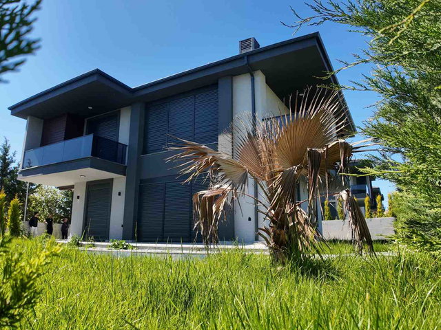 RE/MAX LAND'DEN AMBARDERE'DE SİTE İÇİNDE MÜSTAKİL 6+2 VİLLA