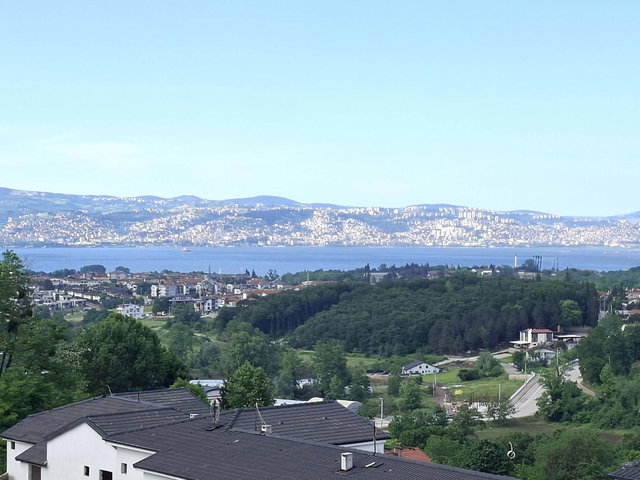 YENKÖY  MERKEZDE KIRALIK ÇATI DUBLEX 200 M²