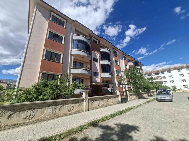 REMAX DEM'DEN AKŞEMSETTİN MAH 3+1 ARA KAT SATILIK FIRSAT DAİRE