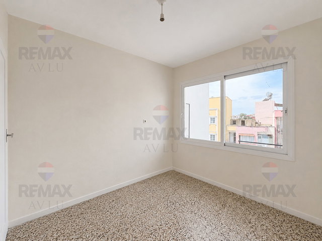 REMAX AVLU'DAN MALİYE BİNASINA YAKIN SATILIK 2+1 DAİRE / OFİS