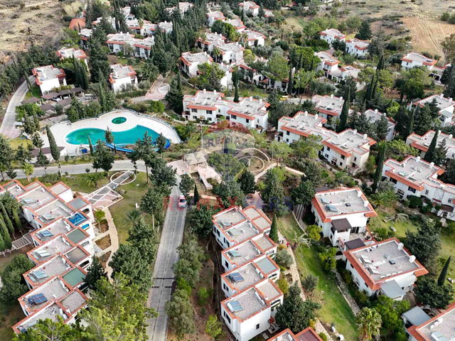 REMAX PARS'TAN MESA AKDENİZ EVLERİNDE SATILIK 2+1 EŞYALI VİLLA