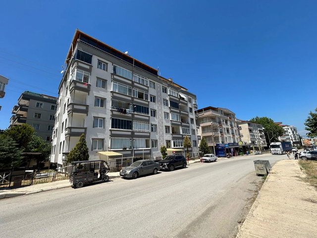 ÇINARCIK TEŞVIKIYE CD. ÜZERINDE 2 BAĞIMSIZ DAIRE TEK FIYATA!