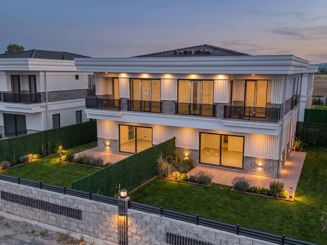 REMAX MAVİ'DEN BERKE PREMİUM GARDEN'DA HAVUZLU,5+1 SIFIR VİLLLA