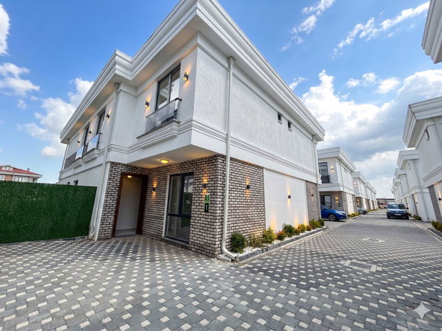 REMAX MAVİ'DEN BERKE PREMİUM GARDEN'DA HAVUZLU,5+1 SIFIR VİLLLA