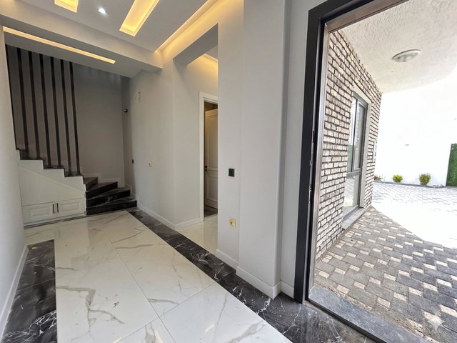 REMAX MAVİ'DEN BERKE PREMİUM GARDEN'DA HAVUZLU,5+1 SIFIR VİLLLA