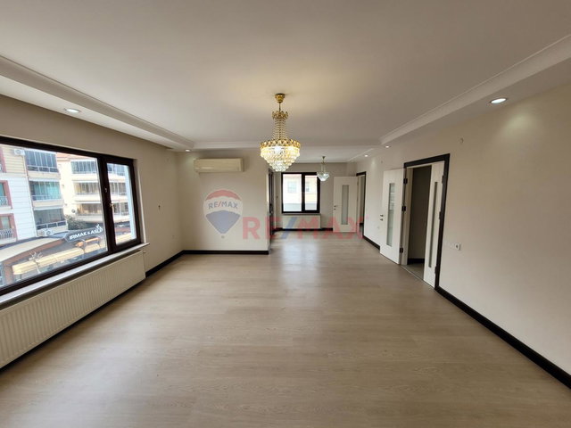 REMAX İNCİ'DEN TEKNİK LİSE CD. ÜZERİNDE 4+1 KİRALİK LÜKS DAİRE