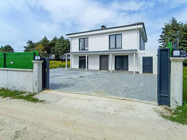 ÇATALCA İNCEĞİZ’DE 800 M² BAHÇE İÇERİSİNDE MÜSTAKİL VİLLA + 800 M² 'LİK YAPISIZ PARSEL
