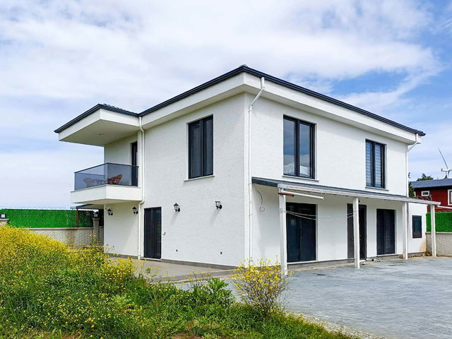 ÇATALCA İNCEĞİZ’DE 800 M² BAHÇE İÇERİSİNDE MÜSTAKİL VİLLA + 800 M² 'LİK YAPISIZ PARSEL