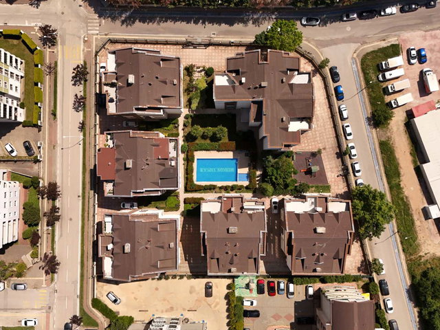 REMAX BEYAZ MESKON EVLERI SATILIK 5+1 DUBLEKS EV