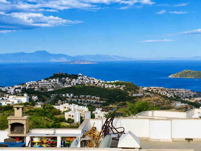 YALIKAVAK HOLIDAY GARDENS'DA EŞYALI, MANZARALI 2+1 DAİRE