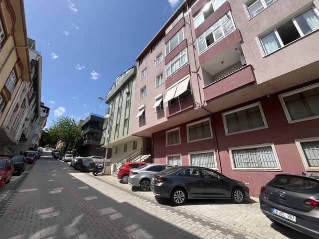 LİBADİYE KAVŞAĞINA ÇOK YAKIN KONUMDA ARA KATTA E.BANYOLU 3+1