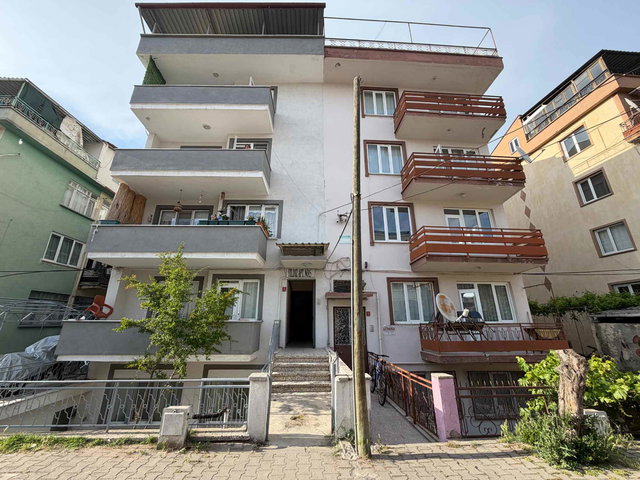 REMAX YAZ DAN ATATÜRK MAHALESİNDE İÇİ TADİLATLI SATILIK DAİRE