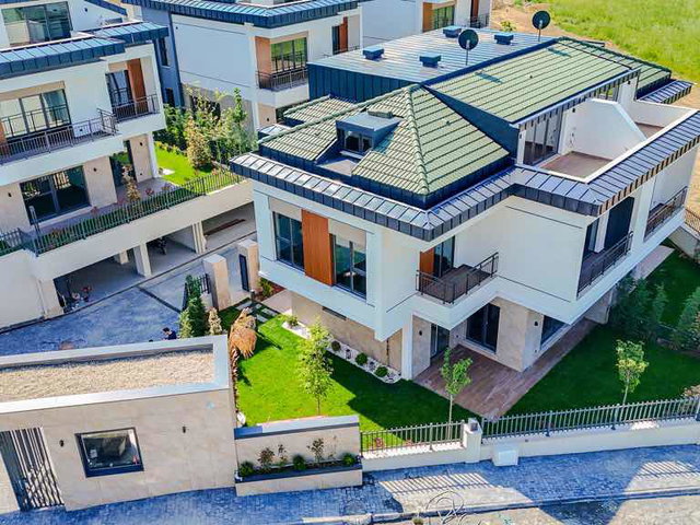 12 VİLLADAN OLUŞAN BUTİK SİTEDE 4+2 270M2 BAHÇELİ DENİZ MANZARALI VİLLA