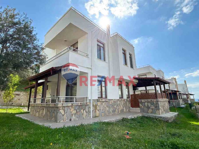 PELİTKÖY’DE SATILIK MÜSTAKİL PANORAMİK MANZARALI VİLLA!