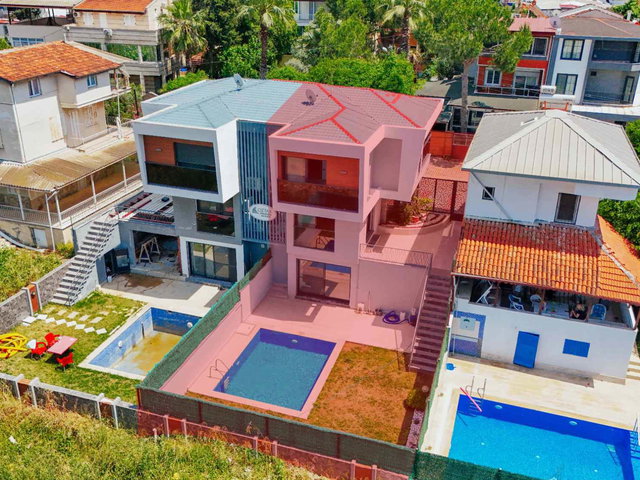 SATILIK DENIZE YÜRÜME MESAFESINDE ÖZEL HAVUZLU BAKIMLI VILLA