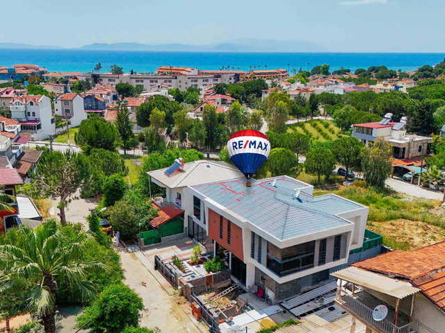 SATILIK DENIZE YÜRÜME MESAFESINDE ÖZEL HAVUZLU BAKIMLI VILLA