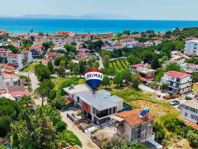 SATILIK DENIZE YÜRÜME MESAFESINDE ÖZEL HAVUZLU BAKIMLI VILLA