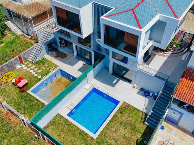 SATILIK DENIZE YÜRÜME MESAFESINDE ÖZEL HAVUZLU BAKIMLI VILLA