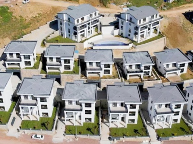 RE/MAX DREAMDEN KABAOĞLU MAHALLESİNDE 5+1 SATILIK VİLLA