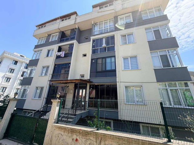 BÜYÜKÇEKMECE MURATÇEŞME MAHALLESİ'NDE FERAH VE KULLANIŞLI 3+1 DAİRE