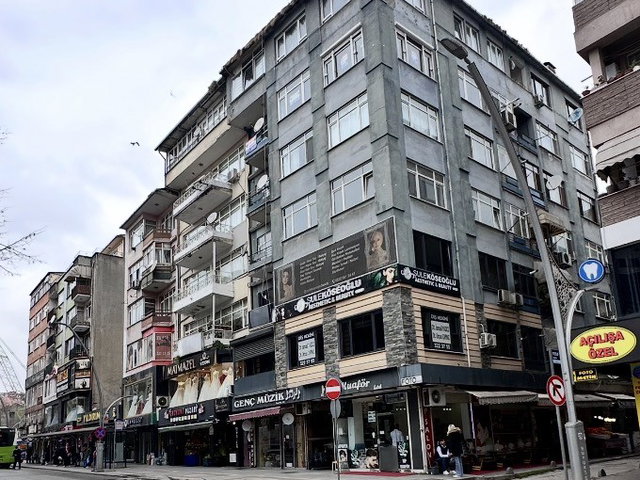 İZMİT MERKEZ İNÖNÜ CADDESİ'NDE SATILIK 3+1 DAİRE